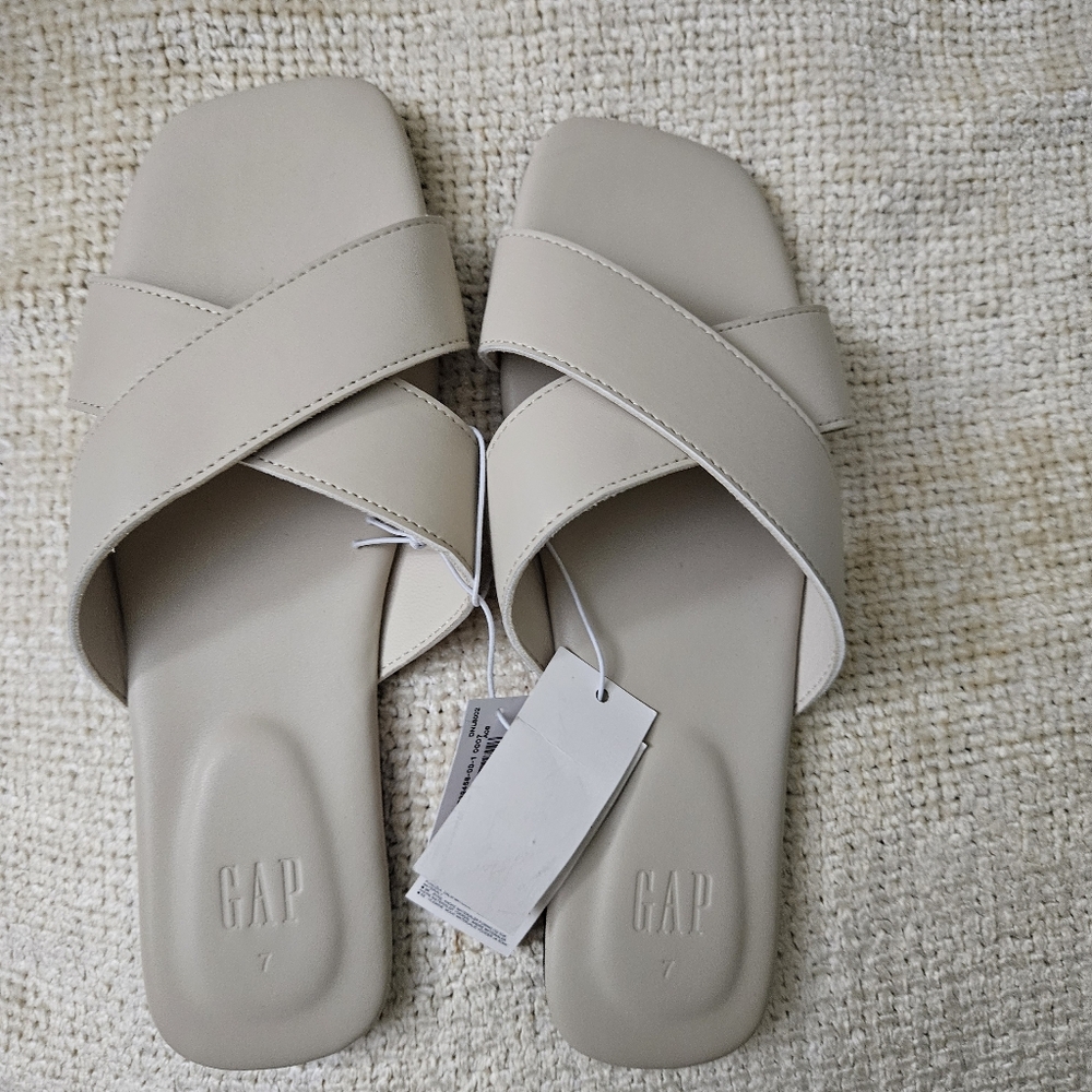 GAP Women's Beige Slide Sandals. Size 7. *** NEW WITH TAGS